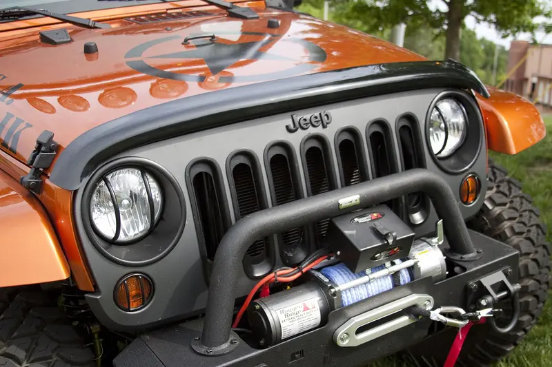 Rugged Ridge Smoked Bug Deflector – Low-Profile Windshield Protection 1